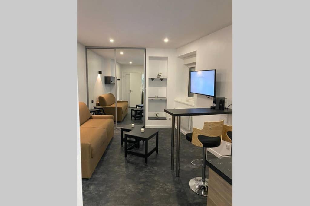 Studio En Hyper Centre De Dole Apartment Ngoại thất bức ảnh